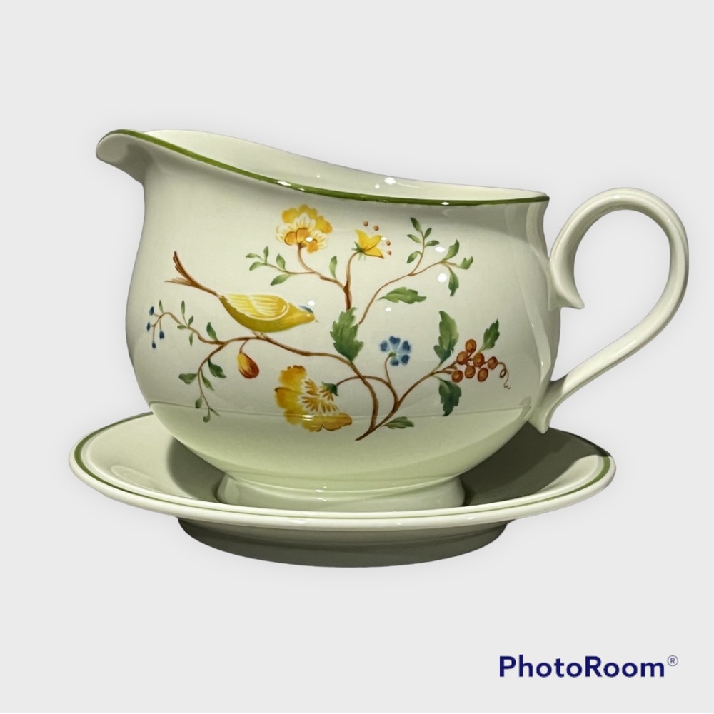 Lineage Gravy Boat with Attached Under-Plate Versatone by Noritake — Vintage